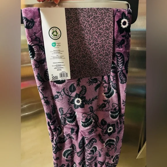 Celebrate It Halloween Oversized Plush Throw - Purple and Black 50x70 - Picture 5 of 6